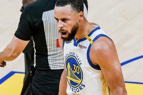 爱游戏官网入口关于库里在美国队比赛中重要助攻，大比分获胜引发热议！的信息